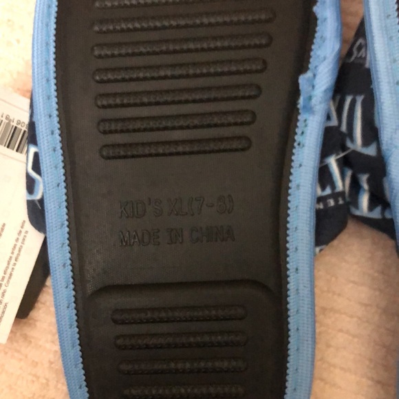 NWT NFL FOCO TITANS KIDS SLIPPERS,size kids X-Large (7-8). - Picture 5 of 5